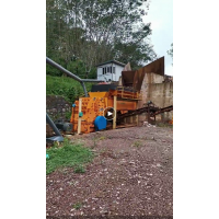 二手時產(chǎn)300噸半移動免基礎(chǔ)石子生產(chǎn)線石料破碎機(jī)制砂機(jī)處理